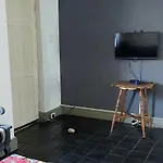 Happy Home Woodstock Apartment
